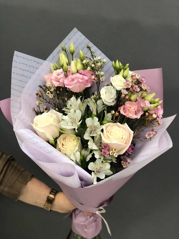 Букет цветов из: Альстромерии, Розы и Лизиантусы в Рассвете Ростовской области