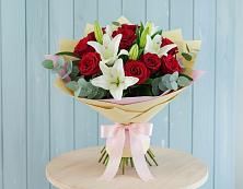 Букет цветов из:  Лилии и Розы в Рассвете Ростовской области