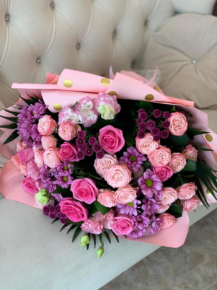 Букет цветов из: Хризантемы, Розы и Лизиантусы в Рассвете Ростовской области