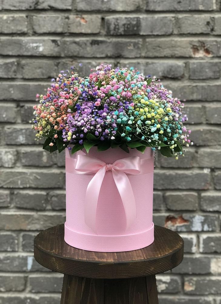 Цветочная композиция из Гипсофила и Розы в шляпной коробке в Рассвете Ростовской области