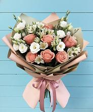 Букет цветов из:  Розы, Альстромерии и Лизиантусы в Рассвете Ростовской области