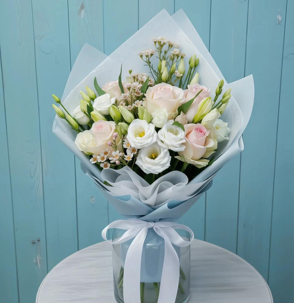 Букет цветов из: Розы и Лизиантусы в Рассвете Ростовской области