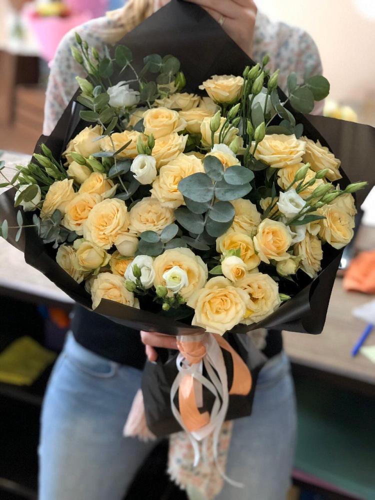 Букет цветов из: Розы и Лизиантусы в Рассвете Ростовской области