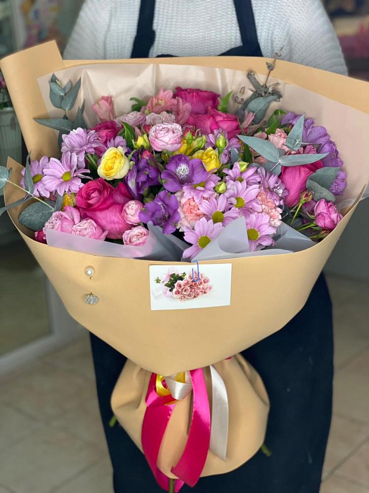 Букет цветов из: Хризантемы, Гвоздики и Альстромерии в Рассвете Ростовской области