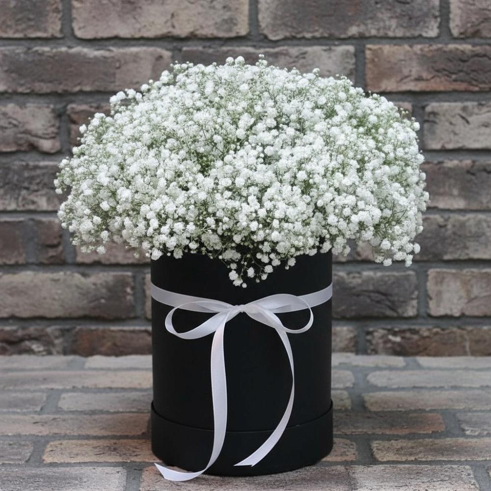 Цветочная композиция из Гипсофила в шляпной коробке в Рассвете Ростовской области