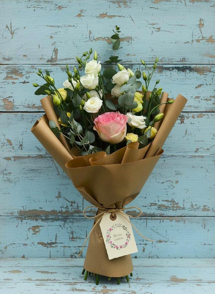 Букет цветов из: Розы и Лизиантусы в Рассвете Ростовской области