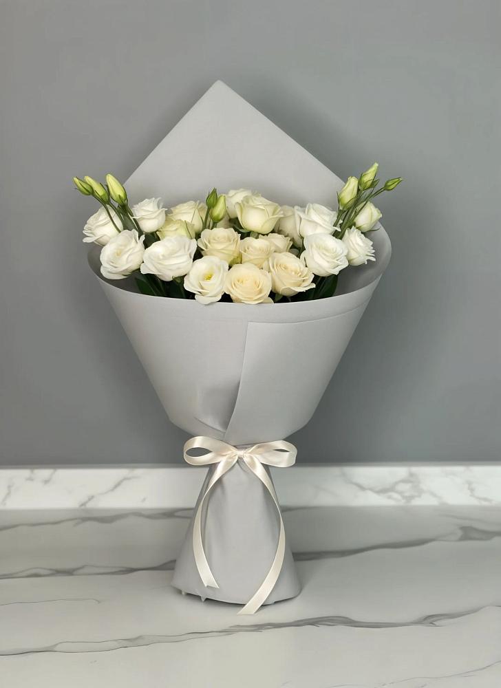 Букет цветов из: Розы и Лизиантусы в Рассвете Ростовской области