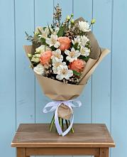 Букет цветов из:  Альстромерии, Лизиантусы, Розы и Хризантемы #REPLACE_PRED# Рассвете Ростовской области