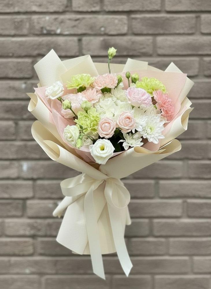 Букет цветов из: Гвоздики, Розы, Лизиантусы и Хризантемы в Рассвете Ростовской области