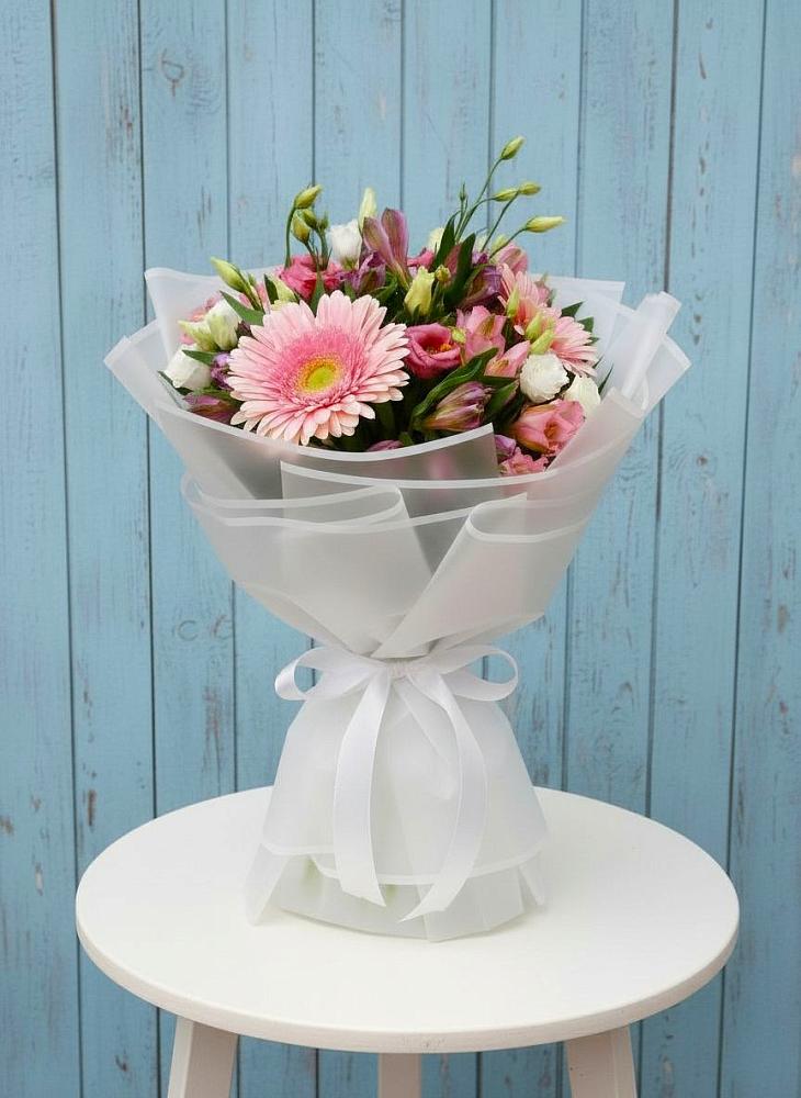 Букет цветов из: Герберы, Альстромерии и Лизиантусы в Рассвете Ростовской области