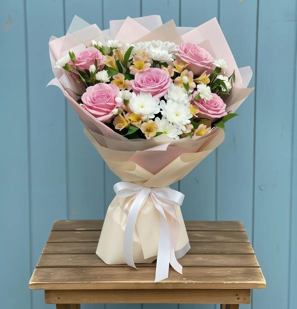 Букет цветов из: Гвоздики, Орхидеи и Розы в Рассвете Ростовской области