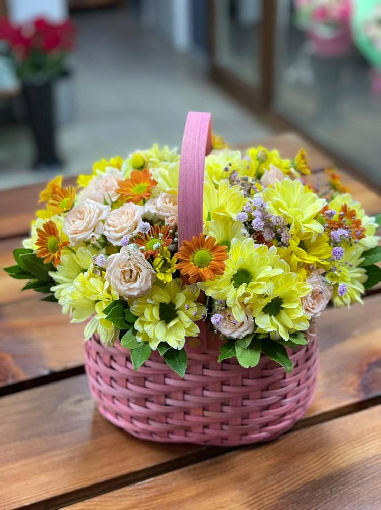 Цветочная композиция из Хризантемы и Розы в корзине в Рассвете Ростовской области