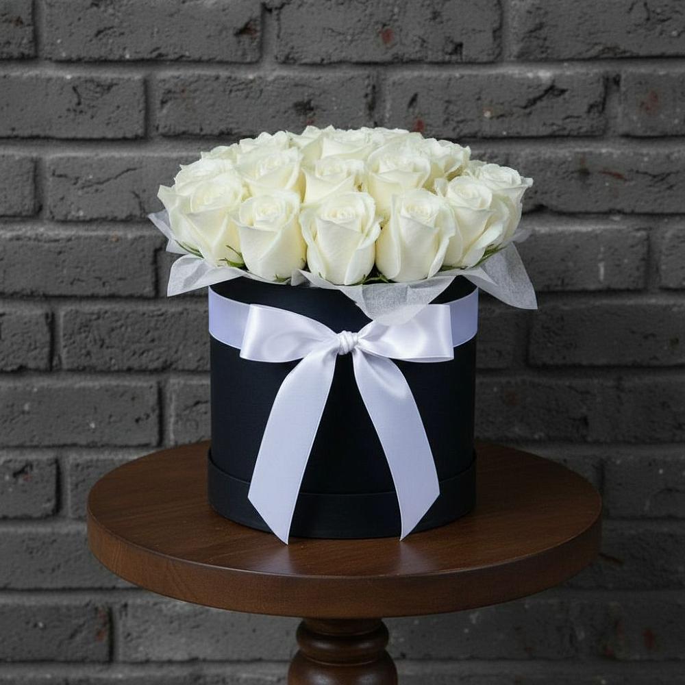 Цветочная композиция из Розы в шляпной коробке в Рассвете Ростовской области