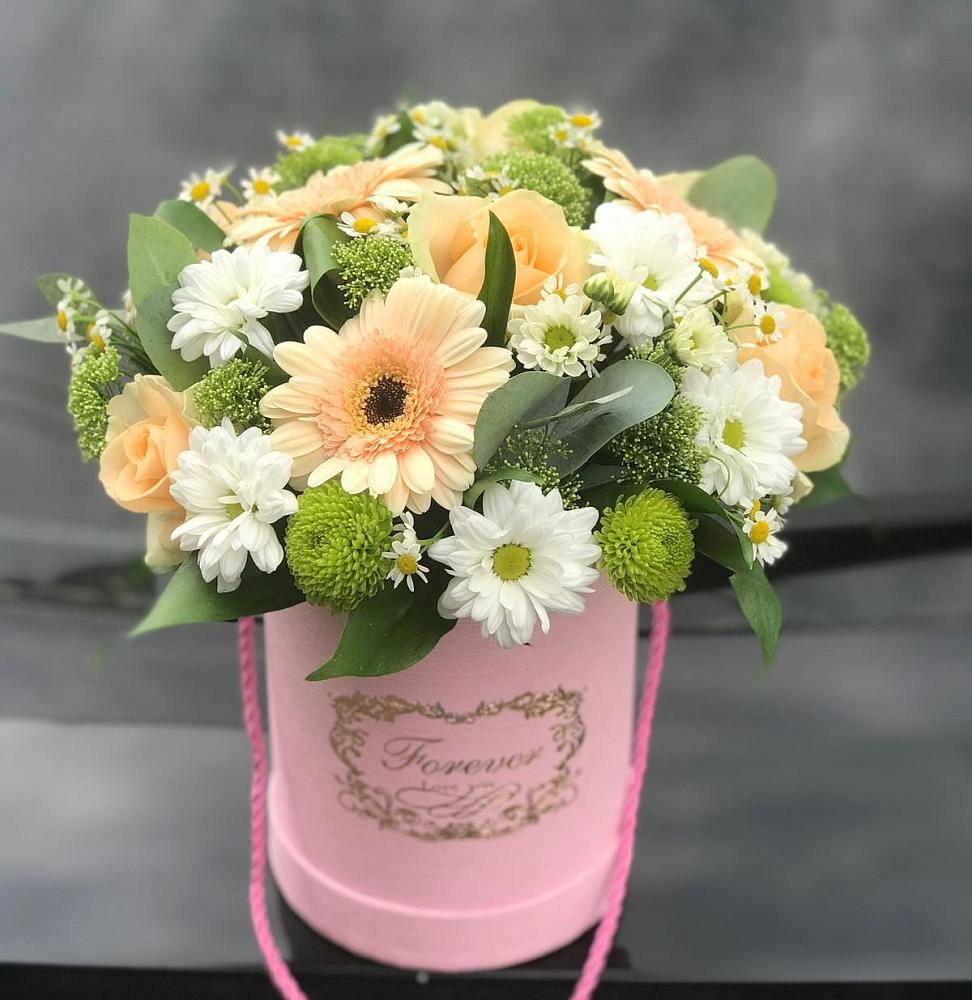 Цветочная композиция из Розы, Герберы и Хризантемы в шляпной коробке в Рассвете Ростовской области