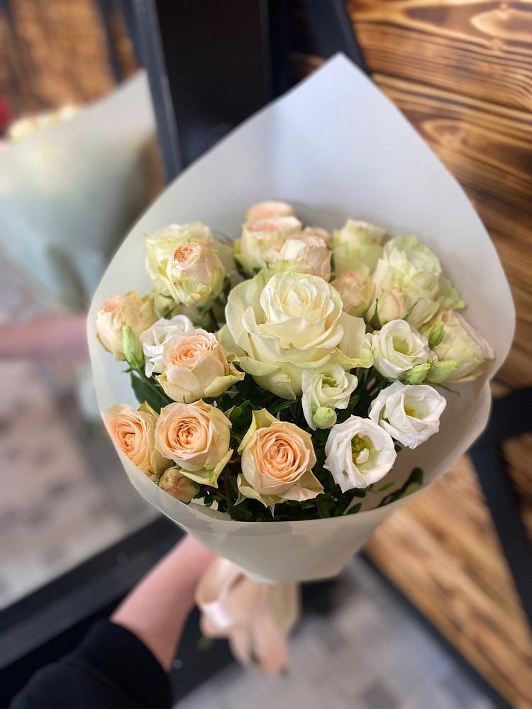 Букет цветов из: Розы и Лизиантусы в Рассвете Ростовской области