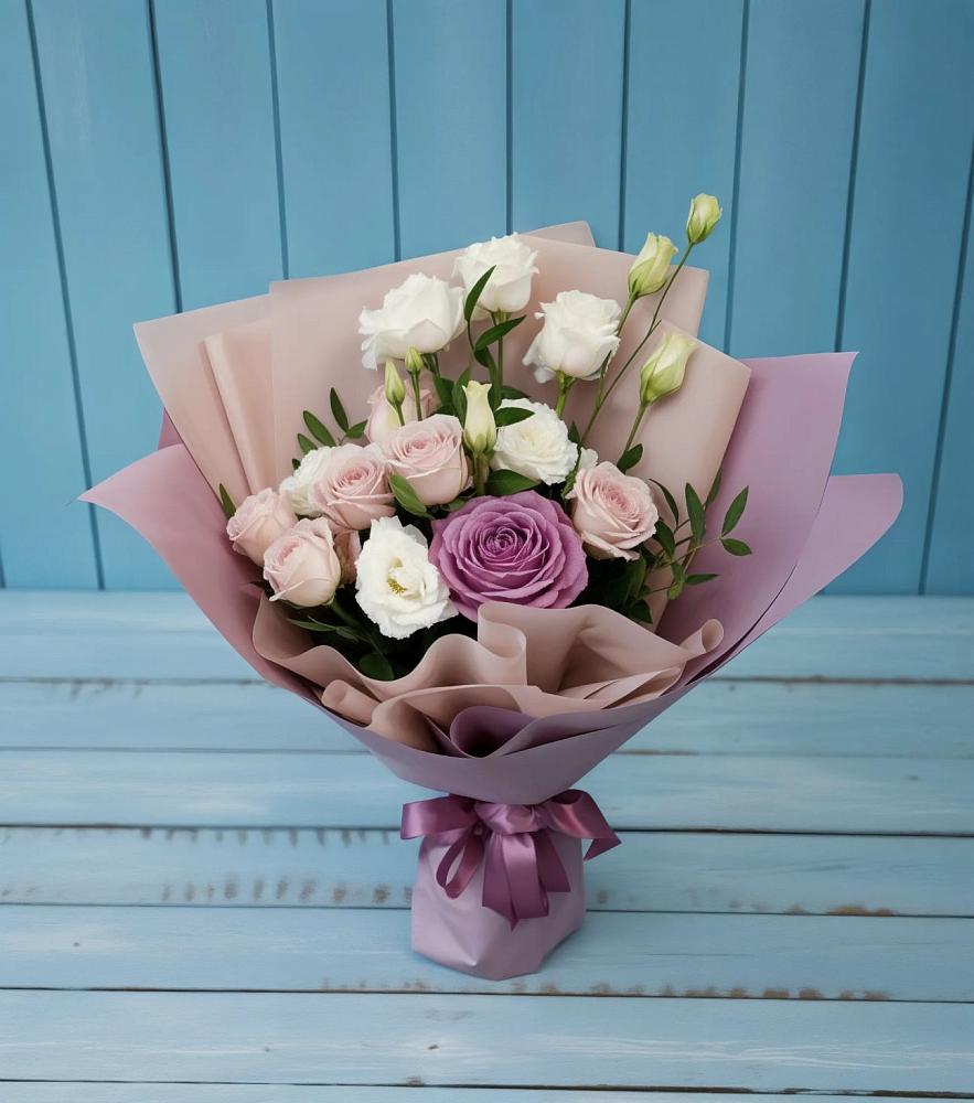 Букет цветов из: Розы и Лизиантусы в Рассвете Ростовской области